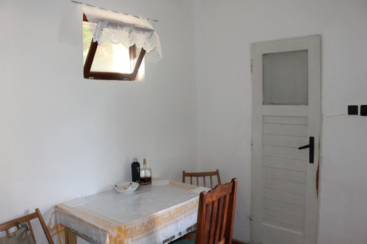 Vinyl House Guest House Strekov ภายนอก รูปภาพ